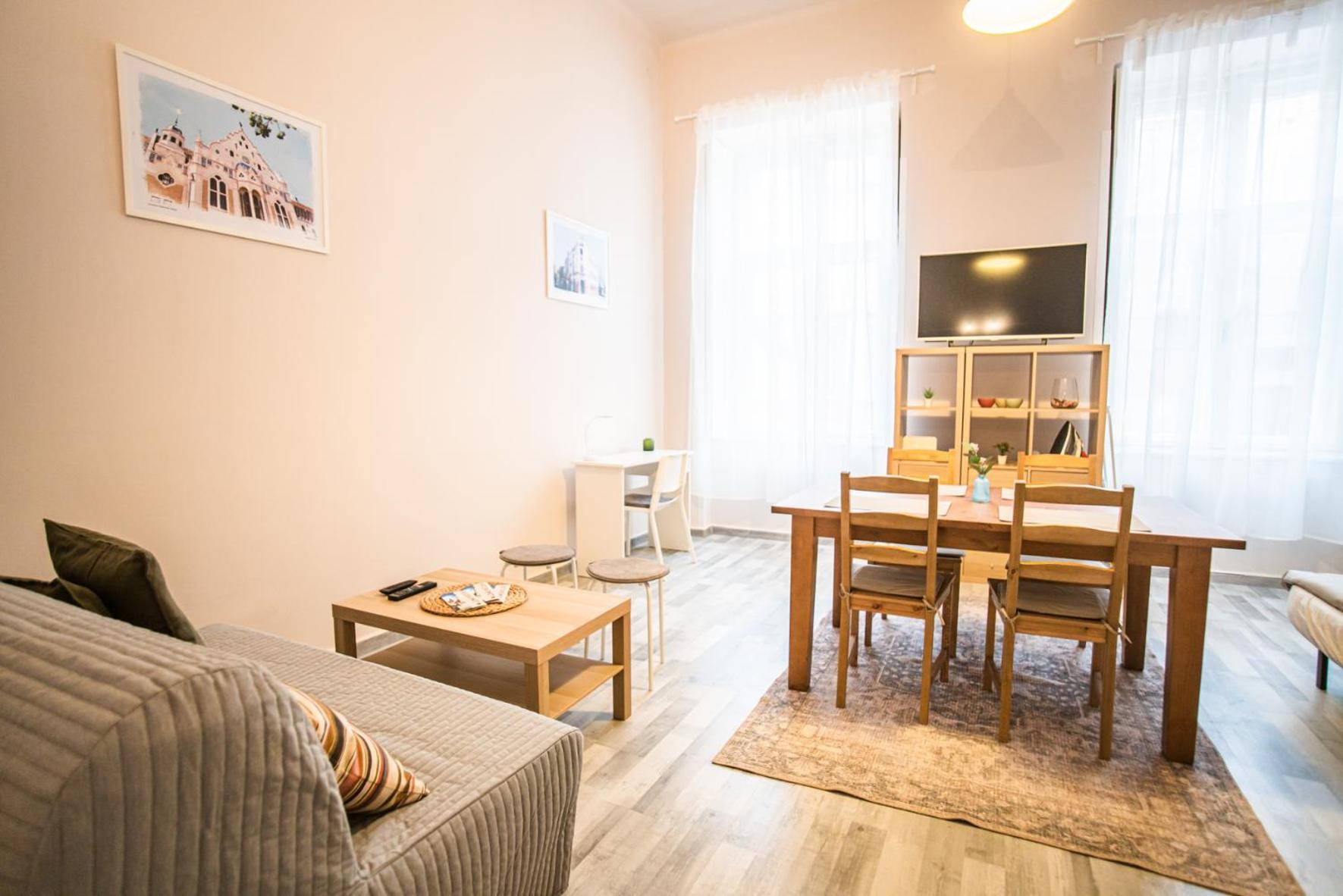 Spacious Apartment In Central Kecskemét Kültér fotó