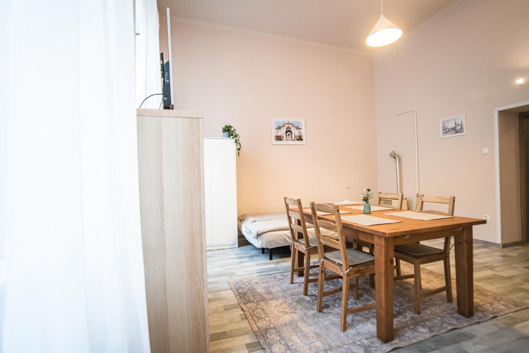 Spacious Apartment In Central Kecskemét Kültér fotó